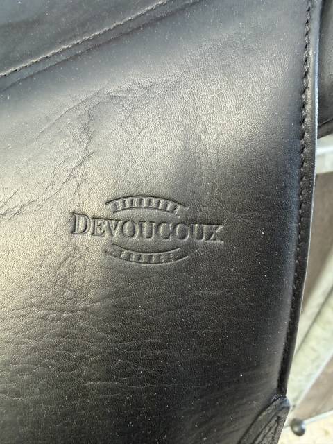 Selle de dressage noire devoucoux 