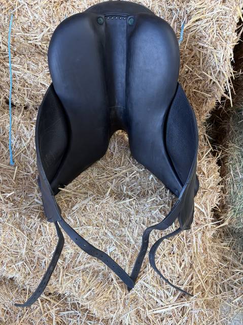 Selle de dressage noire Devoucoux 