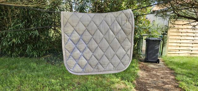 Tapis de selle matelass&eacute;
