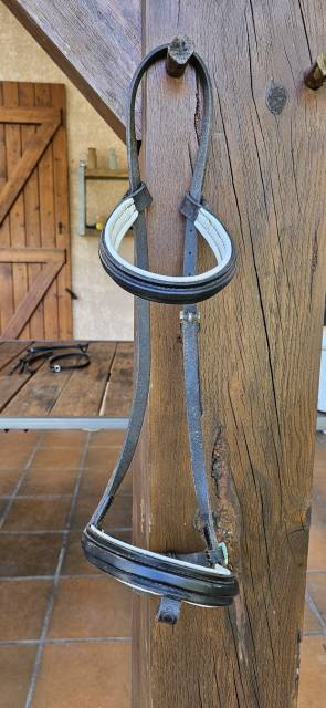 T&eacute;ti&egrave;re+frontal+muserolle+lot d'accessoires cuir FS