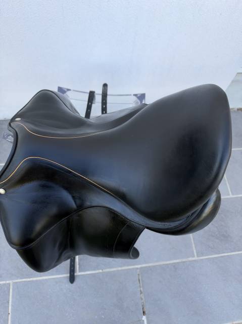 Selle de dressage childéric 17.5
