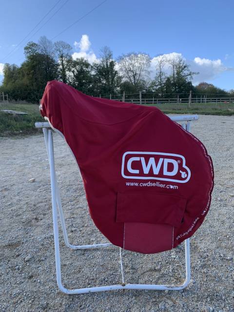 Selle CWD 17 pouces en excellent &eacute;tat 