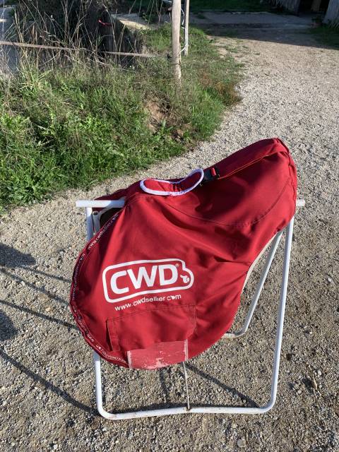 Selle CWD 17 pouces en excellent &eacute;tat 