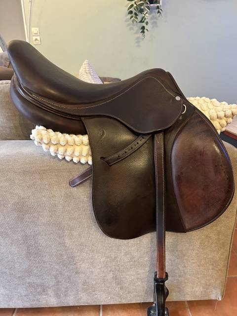 Selle antares confort 17,5 pouces tr&egrave;s bon &eacute;tat 
