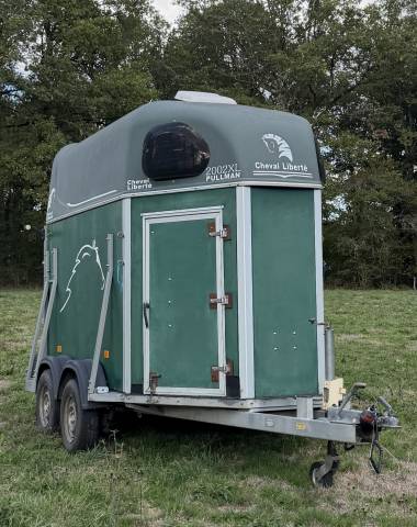 Van chevaux 2 places