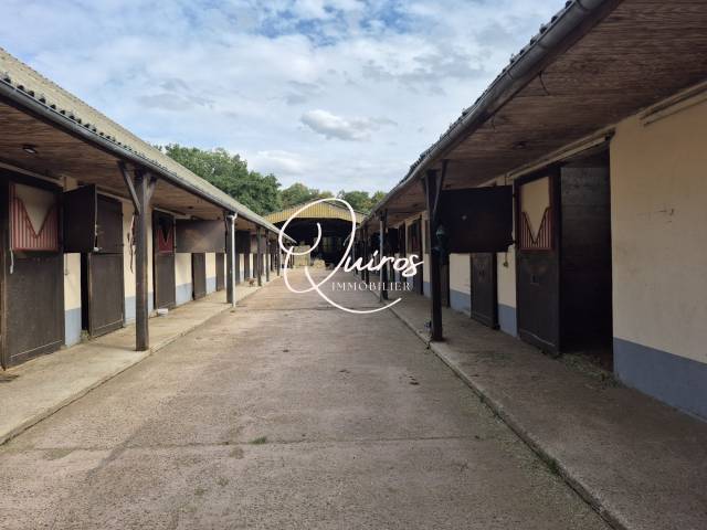 Ecurie - 32 boxes - val-d'oise (95)
