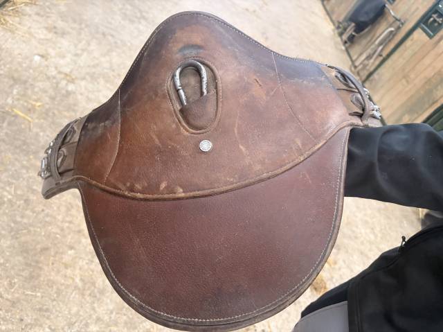 Selle mono quartier 17,5 pouces 