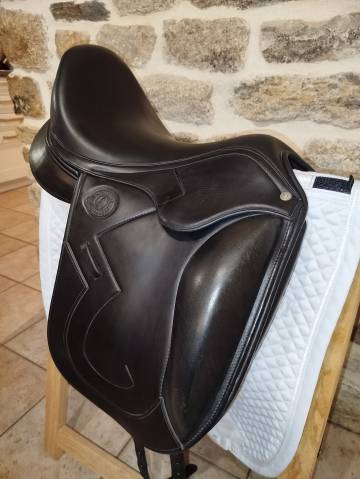 Selle dressage Antares Signature 17 pouces 
