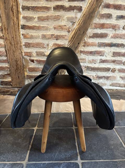 Selle Forestier Club - 17'' - arcade ouverte - noire