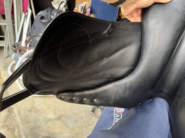 Selle de Dressage Antares Cadence 18 p 