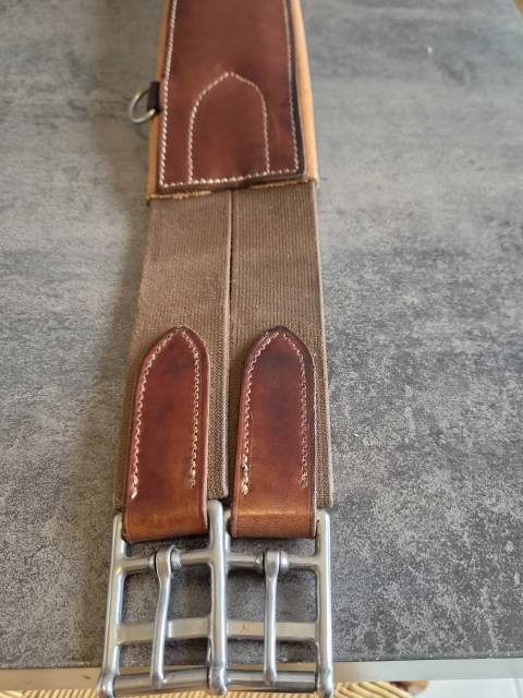 Sangle bavette  cuir fauve