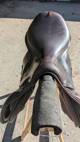 Selle Sp&eacute;cial One Marron Cuir Grain&eacute; 17.5