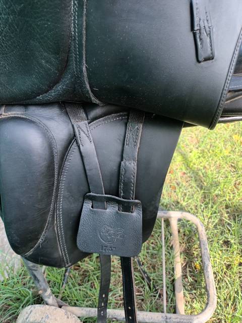 Selle de dressage Eric Thomas mod&egrave;le AIX- 17,5"