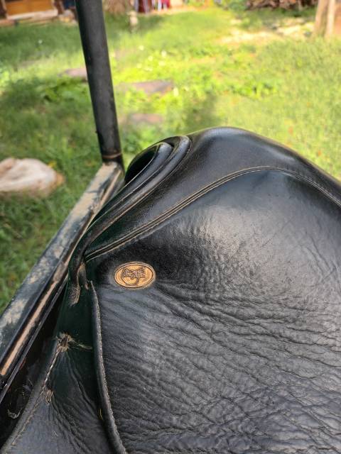 Selle de dressage Eric Thomas mod&egrave;le AIX- 17,5"