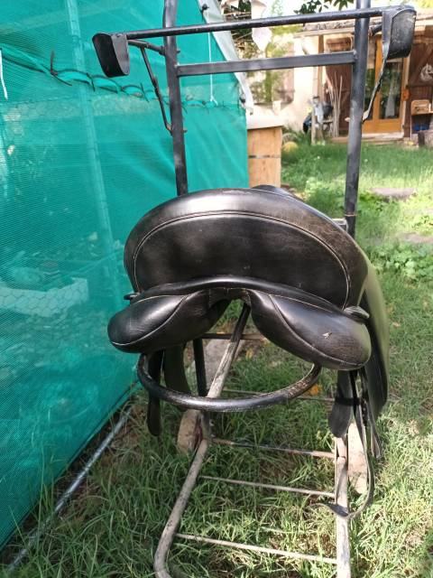 Selle de dressage Eric Thomas mod&egrave;le AIX- 17,5"