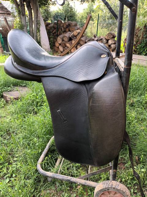 Selle de dressage Eric Thomas mod&egrave;le AIX- 17,5"