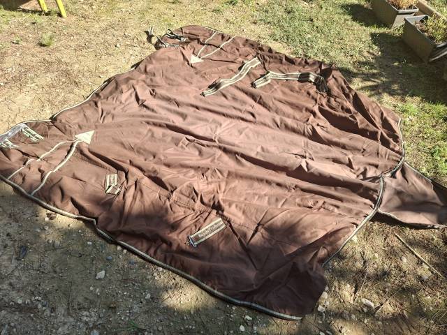 Couverture Equitheme marron et verte montante 