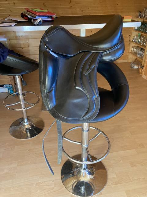Selle dressage equestro 