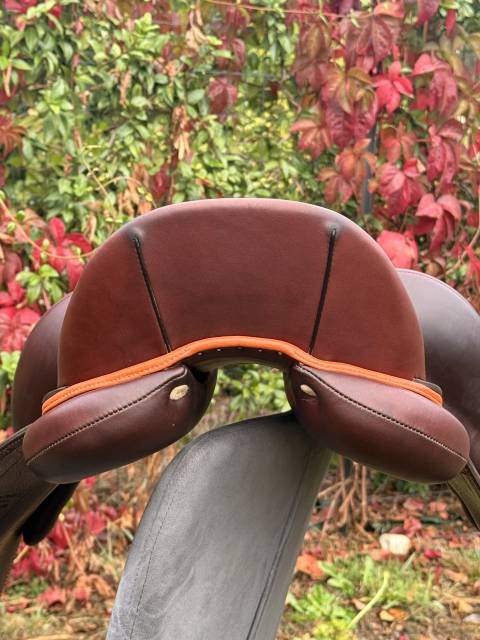 Selle de dressage Antar&egrave;s Tempo &ndash; 17,5&rdquo;