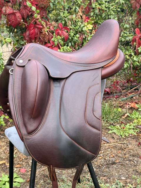 Selle de dressage Antar&egrave;s Tempo &ndash; 17,5&rdquo;