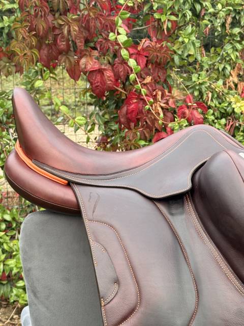 Selle de dressage Antar&egrave;s Tempo &ndash; 17,5&rdquo;