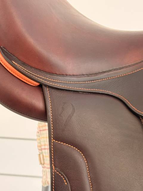 Selle de dressage Antar&egrave;s Tempo &ndash; 17,5&rdquo;