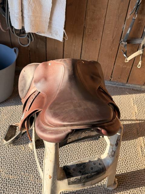 Selle Meyer CSO 17 pouces partait &eacute;tat