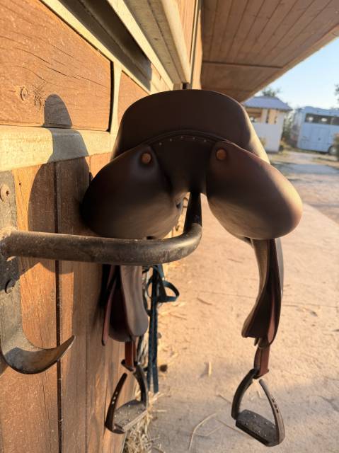 Selle Meyer CSO 17 pouces partait &eacute;tat