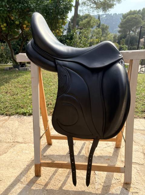 Selle dressage Devoucoux 