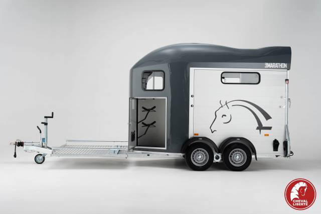 Van cheval liberte marathon porte caleche