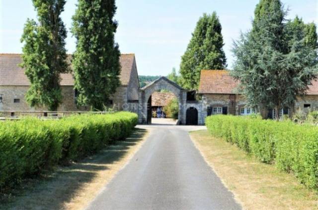 Superbe Haras de 26 ha à 1 heure de Paris