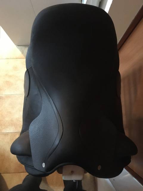 Selle de dressage Antares Signature taille 17