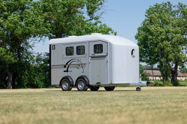 VAN CHEVAL LIBERTE NEUF  – MAXI 3 – CHARGEMENT OBLIQUE – 3 PLACES