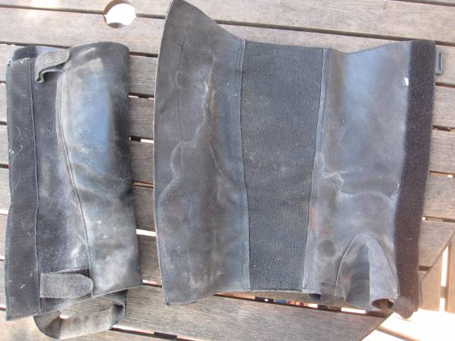 Mini chaps noires en cuir T3