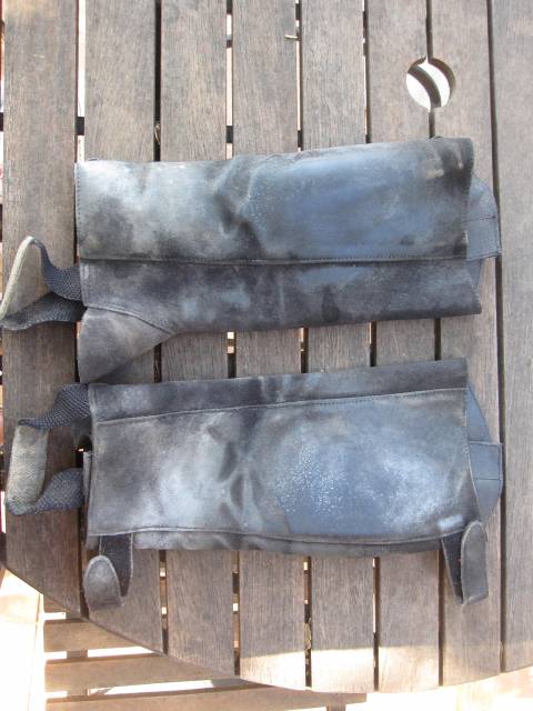 Mini chaps noires en cuir T3