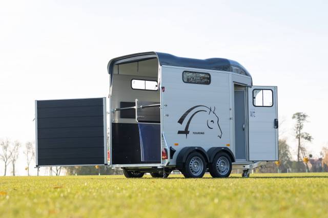 VAN CHEVAL LIBERTE NEUF – TOURING JUMPING LUXE GRANDE SELLERIE –2 PL