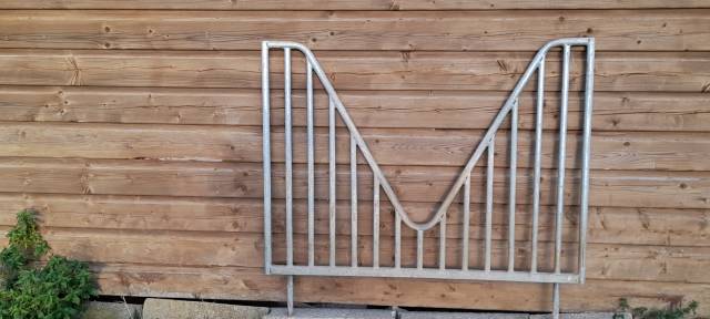 grilles col de cygne (porte de 120) avec supports