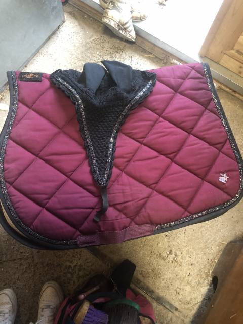 Ensemble bonnet + tapis Ju & Pa