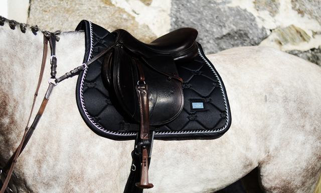Tapis de selle Black Edition - Equestrian Stockholm