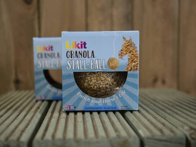 Friandise en balle Stall Ball à accrocher  - LIKIT