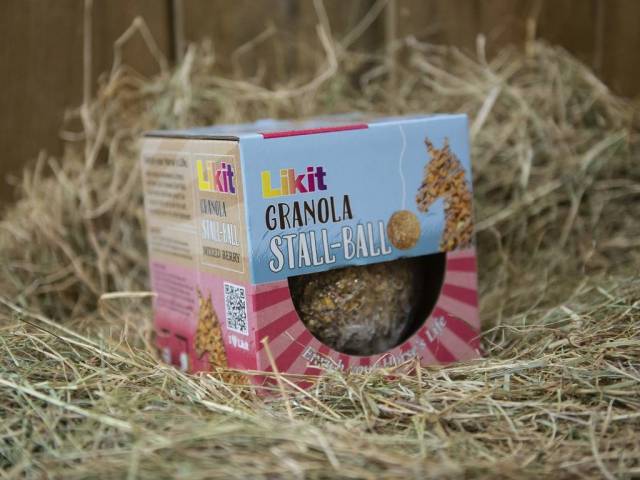 Friandise en balle Stall Ball à accrocher  - LIKIT