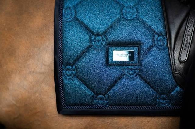 Tapis Glimmer Blue Meadow - Equestrian Stockholm