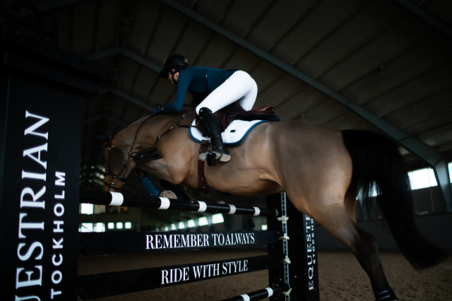 Tapis White Blue Meadow - Equestrian Stockholm