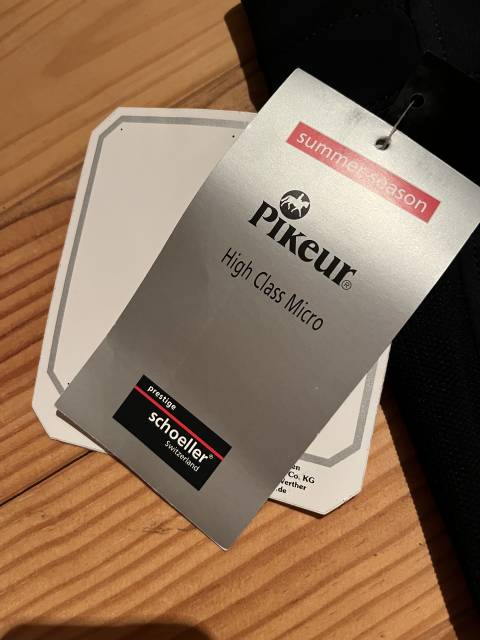 Panatalon PIKEUR bleu marine neuf avec étiquette