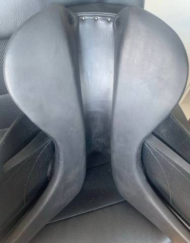 Selle de dressage FORESTIER modèle AACHEN 17,5