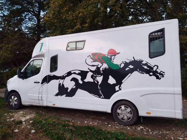 Location camion pour chevaux secteur buzançais 