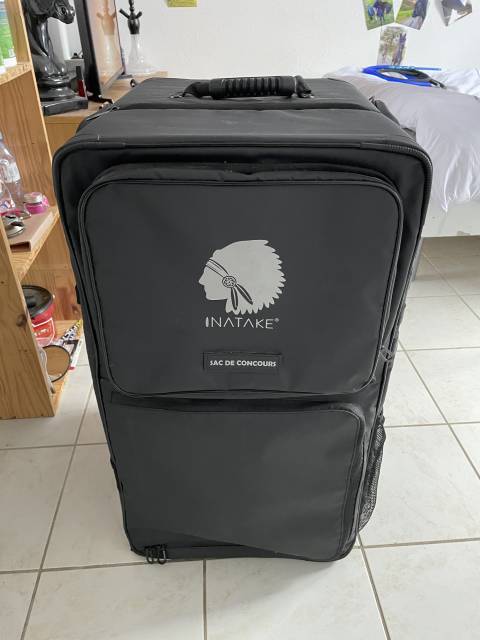 Valise/malle de concours neuve sur roulettes