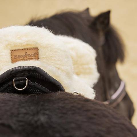 Siège en laine de mouton Barefoot pour RIDE ON