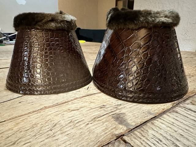 SUPERBES CLOCHES MARRON IMMITATION CROCO