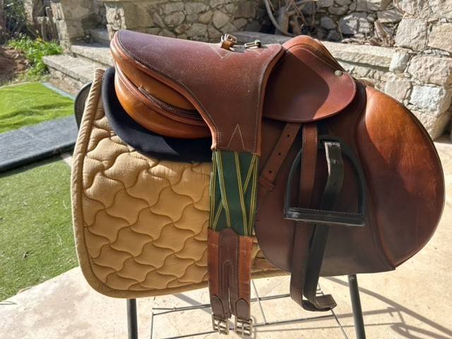 Vends Selle Devoucoux Biarritz 17